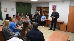 Мэр Белгорода проведал размещённых в ПРВ жителей разрушенного дома на Щорса