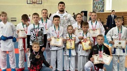 Яковлевские спортсмены привезли 21 медаль с турнира по карате «Кубок Победы»