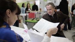 Губернатор Белгородской области вместе с супругой проголосовал на выборах президента РФ
