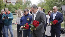 Вячеслав Гладков возложил цветы к месту трагедии на Щорса в Белгороде