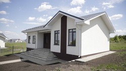Девять многодетных семей из Белгорода получили ключи от нового жилья 