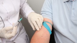 Российские медики назвали подходящее время для вакцинации переболевших COVID-19