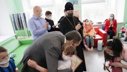 Вячеслав Гладков приехал с подарками в несколько социальных учреждений Белгорода в преддверии Пасхи