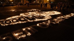 Белгородские волонтёры выложили из свечей изображение танка Т-34 в парке Победы 
