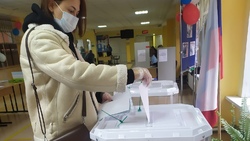Анастасия Ковалёва посетила избирательный участок в Строителе в завершающий день выборов