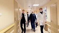 Вячеслав Гладков навестил раненого белгородца в НИИ скорой помощи имени Н.В. Склифосовского в Москве