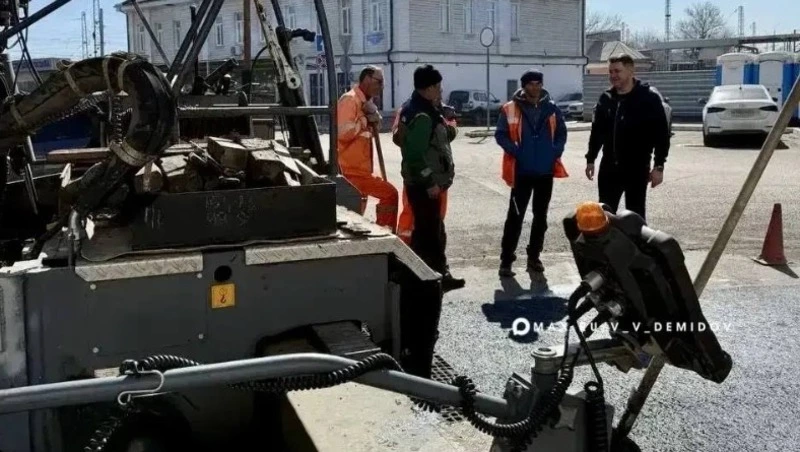 В Белгороде за сутки отремонтировали более 800 квадратных метров дорог