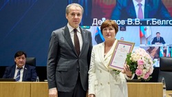 Вячеслав Гладков наградил ставших лучшими в России белгородских врачей