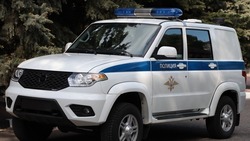 Белгородка поблагодарила участкового за помощь в решении проблемы с шумными соседями