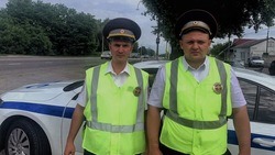 Белгородские госавтоинспекторы помогли оперативно доставить в больницу упавшего с самоката ребёнка