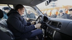 Вячеслав Гладков вручил новую спецтехнику главам приграничных муниципалитетов
