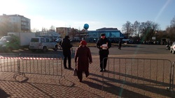 Полицейские раздали памятки по профилактике мошенничеств в Яковлевском городском округе