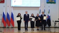 Вячеслав Гладков вручил именные стипендии 109 белгородским студентам