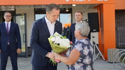 Губернатор Вячеслав Гладков вручил ключи от нового современного жилья 25 семьям в городе Строителе