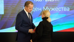 Вячеслав Гладков вручил 21 орден Мужества семьям героев СВО