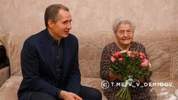 Вячеслав Гладков поздравил «железную бабушку» со 103-летием
