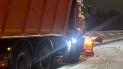 Коммунальщики приступили к уборке снега в Яковлевском округе в четыре утра