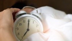 Врач-сомнолог назвала лучший способ научиться просыпаться без будильника