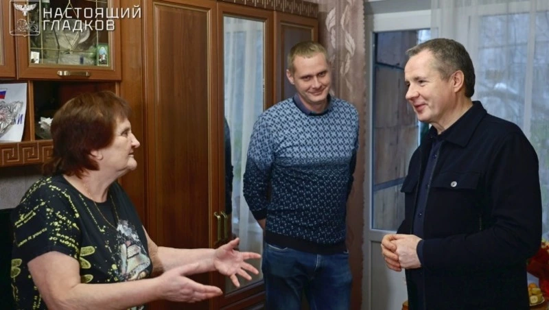Гладков поздравил воспитавшую восьмерых детей белгородку с Днём матери
