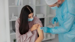 Вакцинация детей от 12 до 18 лет от ковида приостановлена в России