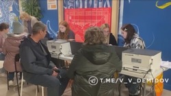 Более 700 продуктовых наборов выдали краснояружцам в Белгороде