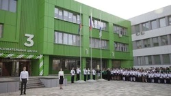 Вячеслав Гладков приехал на открытие СОШ №3 в Строителе после капремонта 