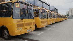 Вячеслав Гладков вручил директорам школ Белгородской области ключи от новых автобусов