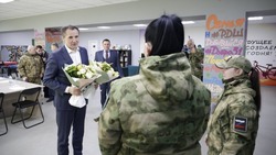 Вячеслав Гладков поздравил состоящих в белгородских отрядах самообороны девушек с 8 Марта