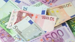 Минфин РФ предложил изымать незаконно выведенную за границу валюту