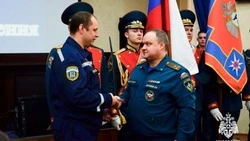 12 белгородским пожарным и спасателям вручили ведомственные награды