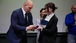 Белгородская студентка получила медаль «Юный герой»