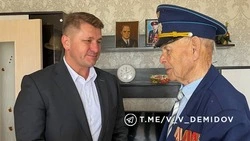 Мэр Белгорода поздравил с днём рождения участника ВОВ