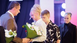Вячеслав Гладков передал Ордена Мужества семьям погибших при выполнении боевых задач СВО