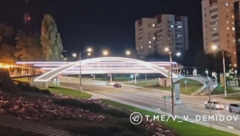 Архитектурную подсветку включили у моста на Ватутина в Белгороде 