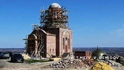 Кресты строящегося на Меловой горе храма освятили в Белгороде 