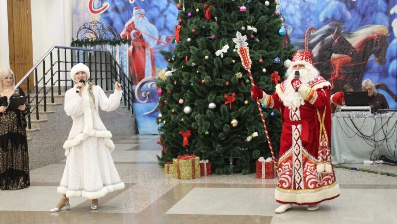 В Строителе состоялось открытие главной ёлки округа и заработала резиденция Деда Мороза