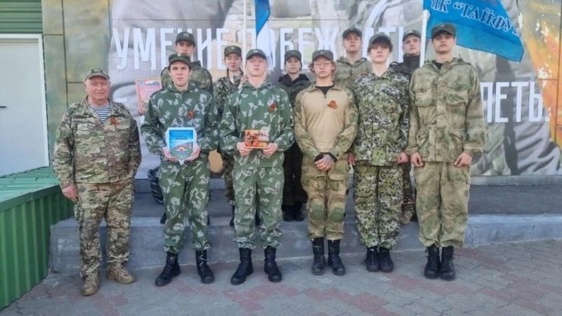 Белгородские курсанты совершили марш-бросок в память о российских десантниках