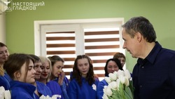 Вячеслав Гладков поздравил сотрудниц станции скорой помощи с 8 Марта