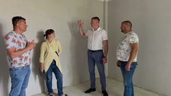 Начальник Яковлевской территории проинспектировал ход строительства дома по улице Ленинская 