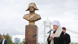 Бюст адмиралу Ушакову открыли на набережной Белгородского госуниверситета
