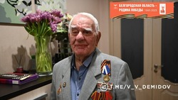 Мэр Белгорода навестил участника ВОВ Юрия Александровича Калашникова