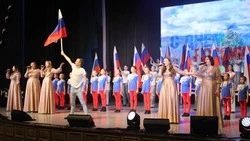 С Родиной в сердце. В Строителе отметили День России праздничным концертом