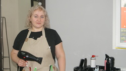 Ольга Есина из города Строителя благодаря соцконтракту открыла свой парикмахерский салон