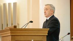 Евгений Савченко получил удостоверение сенатора