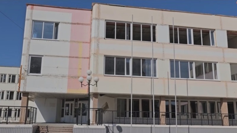 Житель Строителя попросил власти обратить внимание на текущий ремонт третьей городской школы