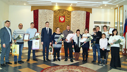 Бесценный подарок. Андрей Чесноков поздравил рождённых в День образования области