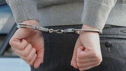Житель Яковлевского городского округа хранил наркотики в банках у себя дома и в летнем душе