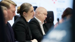 Вячеслав Гладков поручил мотивировать подростков для работы на белгородских предприятиях