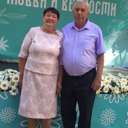 Супружеская пара Поволяевых из села Драгунского награждена в честь 50-летия совместной жизни 