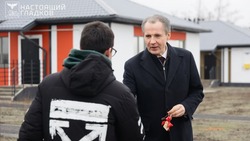 Восемь детей-сирот получили квартиры в Яковлевском округе